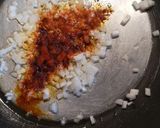 A picture of step 2 of Creamy chicken hearts.