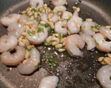 Foto del paso 4 de la receta: Ensalada tibia de gambas y pollo