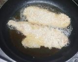 A picture of step 4 of Crispy chicken peri peri burger.