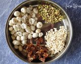 A picture of step 1 of Makhana Panjiri.
