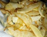 A picture of step 1 of Chips and scramble egg with sardine.