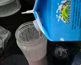 Foto langkah ke 1 dari resep Yogurt Susu Strawberry Merah Putih.