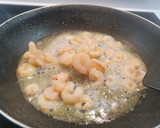 Foto del paso 3 de la receta: Espinacas con gambas y huevo