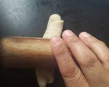 A picture of step 5 of Chinese rose cake.