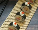 Foto langkah ke 4 dari resep Sushi homemade simpel.