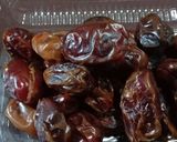 Foto langkah ke 3 dari resep Kurma cokelat keju pake cokelat putih.