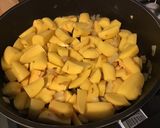 Une image de l'étape 5 de Pommes de terre à la tomate, coriandre et épices.