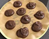 A picture of step 2 of Nutella Stuffed Oatmeal Cookies.