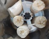 A picture of step 1 of Banana Milkshake.