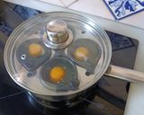 Foto del paso 5 de la receta: Sopaeo de tomate con huevos escalfados y pimiento