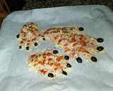 Foto del paso 4 de la receta: Manos de muertos sangrientas