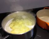 A picture of step 1 of Salmon and shrimp pie.