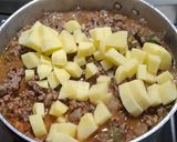 Foto del paso 2 de la receta: Relleno de carne tipo salteño