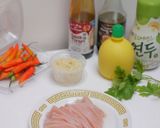 Foto langkah ke 1 dari resep Thai Style Spicy Sour Sauce Chicken Breast Salad.