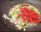 A picture of step 3 of Double tadka lahsuni Urad Dal.