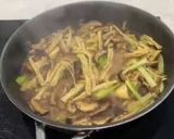 A picture of step 3 of Healthy Lunchbox with Steam Vegetables & Shiitake Sauce😋.