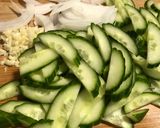 Hình bước làm 1 của món Salad dưa leo - maangchi