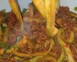 Une image de l'étape 5 de Spaghetti des courgettes à la sauce tomate et viande hachée.