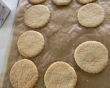 A picture of step 4 of Biscoff sandwich biscuit.