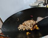 Gambar langkah 2 resipi Nasi Goreng Ikan.