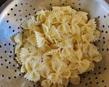 A picture of step 1 of White sauce farfalle pasta.