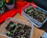 Foto langkah ke 5 dari resep Cococrunch Pandan Kacang Coklat.