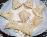 A picture of step 8 of Aloo(potato) samosa.