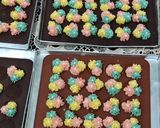 Foto langkah ke 4 dari resep Flower Butter Cookies.