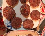 Foto del paso 5 de la receta: Hamburguesa casera con tallarines