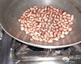 A picture of step 1 of Dry peanut chutney.