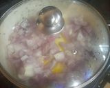 A picture of step 7 of Caramelized onions chicken burger.