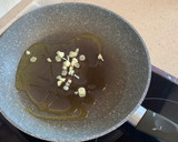 Foto del paso 1 de la receta: Arroz con rape y gambones, calabaza y espinacas