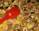 Foto del paso 2 de la receta: Sofrito de carne y champiñón y verdura