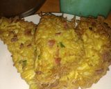 Foto langkah ke 5 dari resep Omlete mie sosis.