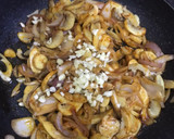A picture of step 4 of Beef stroganoff.