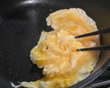 A picture of step 1 of Stir fried eggs and Chinese chives.