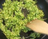A picture of step 3 of Strapatsada with Zucchini.