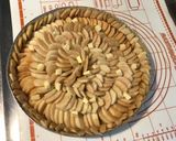 Une image de l'étape 6 de Maxi tarte aux pommes du jardin et miel d Algarve pâte brisée au cassis.