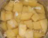 Foto del paso 3 de la receta: Cubos de hígado encebollados con puré