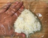 Foto del paso 2 de la receta Onigiri (bolas de arroz) por Haku de "El viaje de Chihiro"