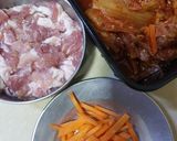 รูปขั้นตอนการทำที่ 1 ของ หมูผัดกิมจิ