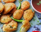 A picture of step 12 of Alo pakoras.