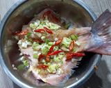 Foto langkah ke 3 dari resep Tim "Ikan Patin" Bawang Putih.