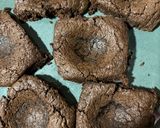 Foto del paso 8 de la receta: Cookies de cacao rellenas de chocolate blanco y salsa de arándanos🫐 🍪