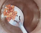 A picture of step 1 of Masala chana.