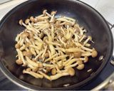 菇菇毛豆滑蛋親子丼的食譜步驟3照片