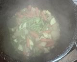 Foto del paso 4 de la receta: Medallón de atún con vegetales salteados