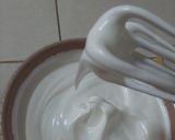 Foto langkah ke 3 dari resep 46. Red Velvet Gulung Putih Telur.