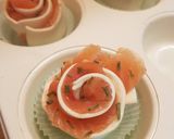 Foto del passaggio 3 della ricetta Fiori di sfoglia salmone e taleggio