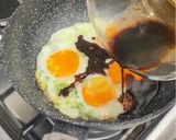 Foto langkah ke 4 dari resep Telur Ceplok Saus Kecap.